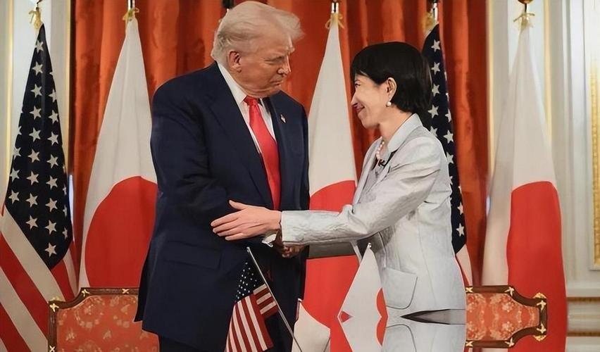 说实话，高市早苗这回是真有点坐蜡了。8月10日，日本NHK放出了最新民调数据，