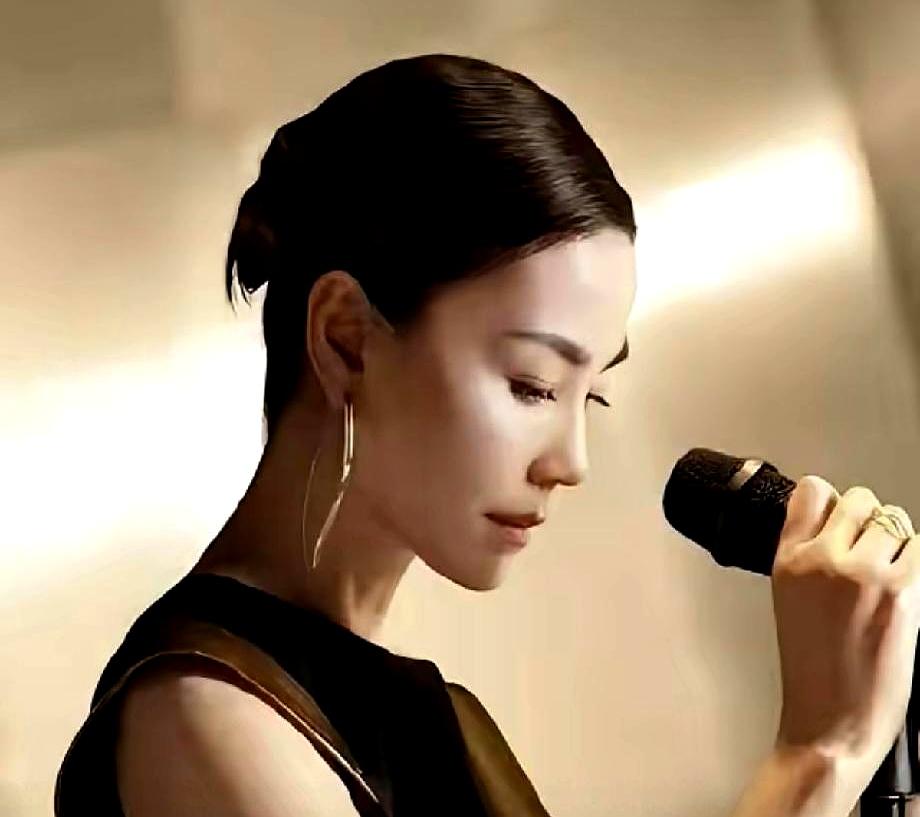 天后王菲和俞飞鸿私下聚餐被拍，俩人居然没带助理保镖？这事儿最近在网上火了。