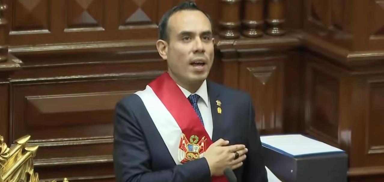 秘鲁的总统何塞·赫里刚在钱凯港的问题上一直为中方说话，但是紧跟着就遭到了国会的弹