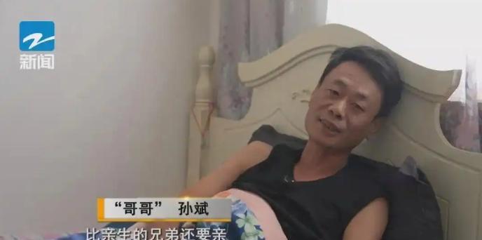 被感动到了！2009年，宁波，一18岁小伙睡在公园走投无路，被好心女子领回家吃了