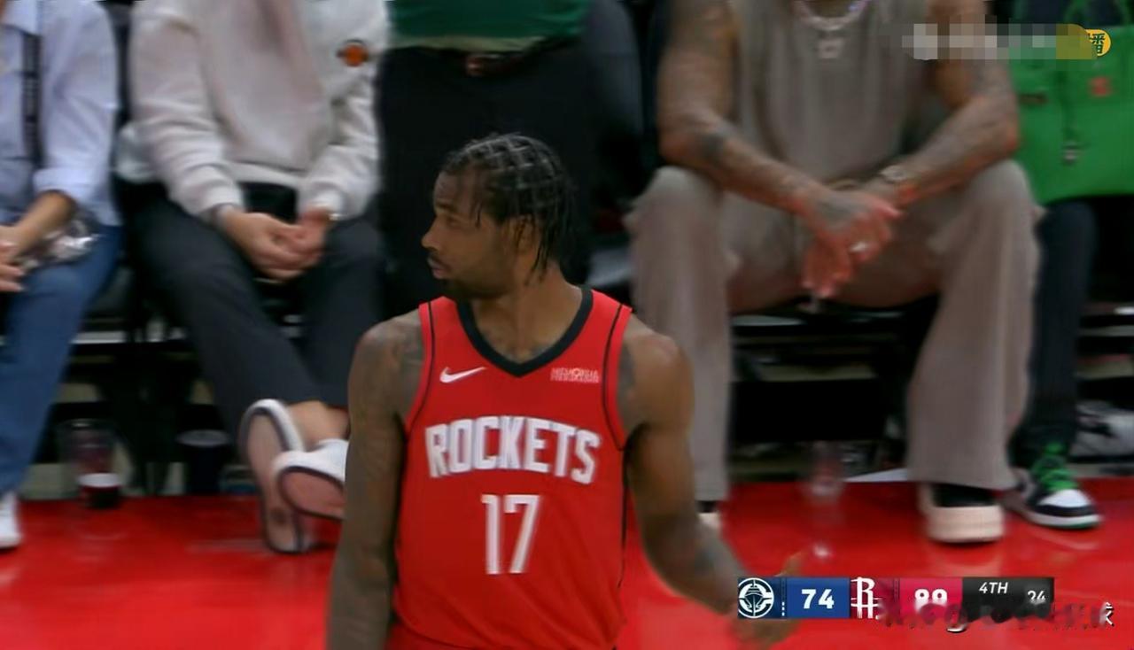 火箭大将伊森真是太让人失望了！尽管今天火箭在主场以102：95击败快船，但是伊森