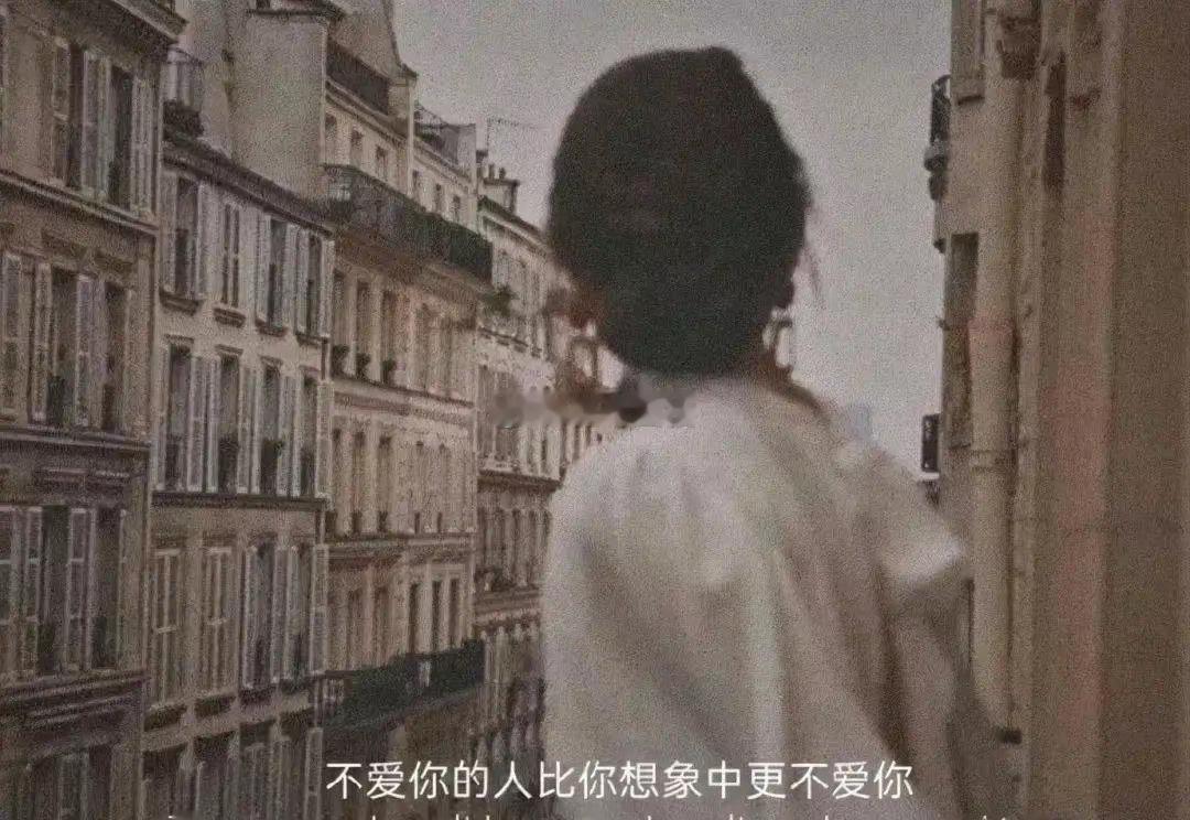 金牛座的人稳重踏实，他们对待感情也是如此。他们渴望与伴侣建立起一种长久、稳定的关