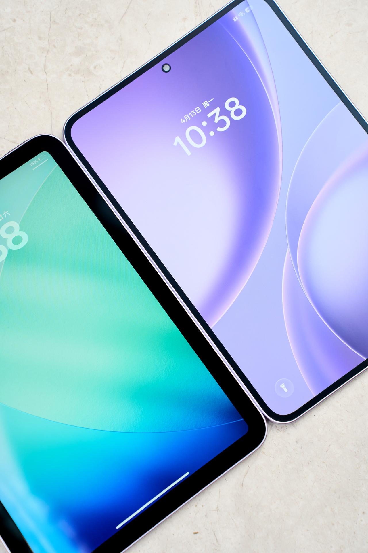 同样是小平板，怎么边框差距....之前一直以为iPadmini的颜值在一众