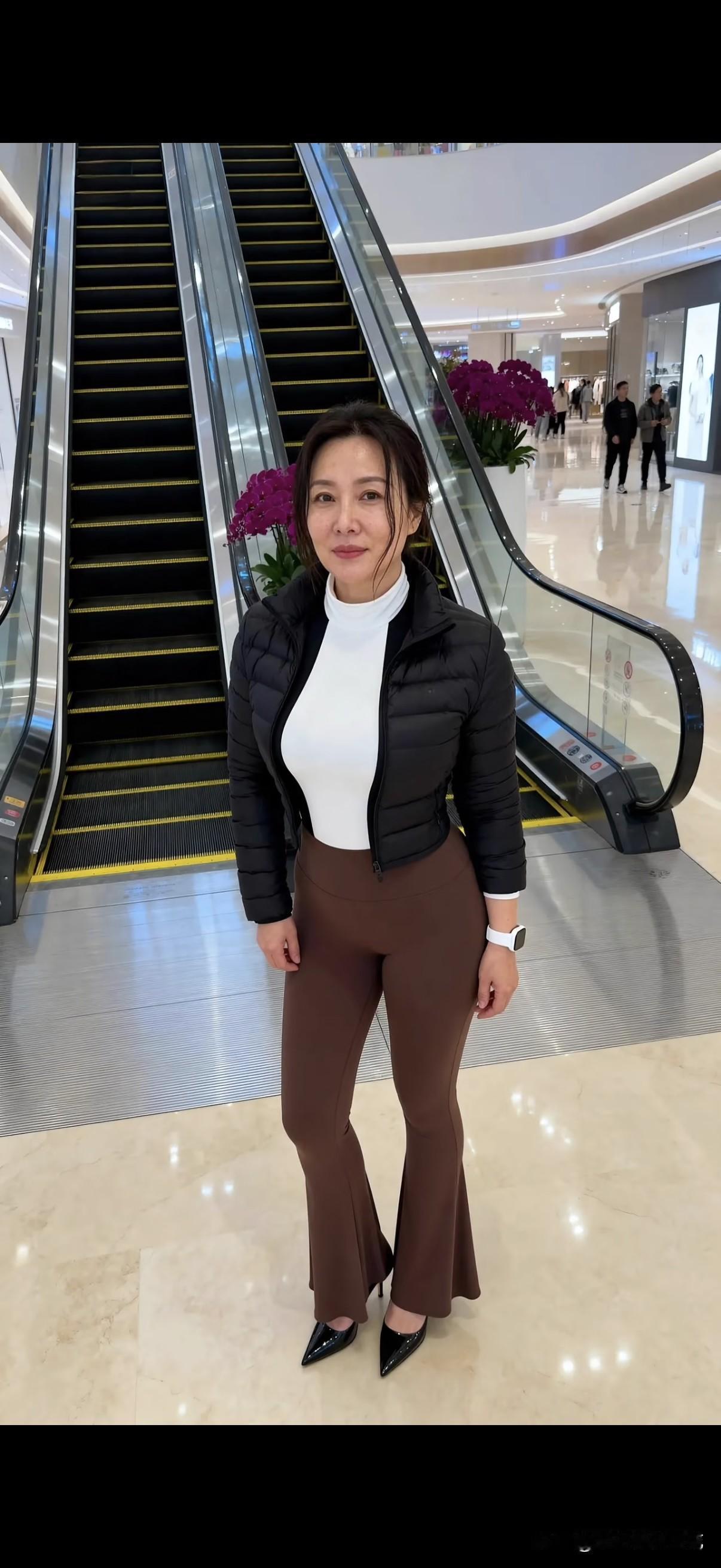 步步高升，步步生花。上联:岁岁风调雨顺，请赐下联