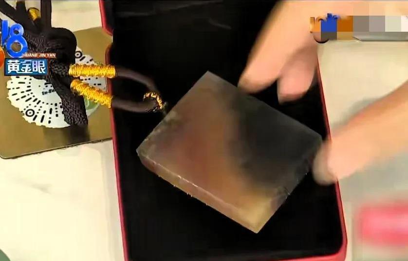 浙江杭州，一大姐受保险业务员邀请，说公司回馈客户，到越南旅游，1880元，可以去