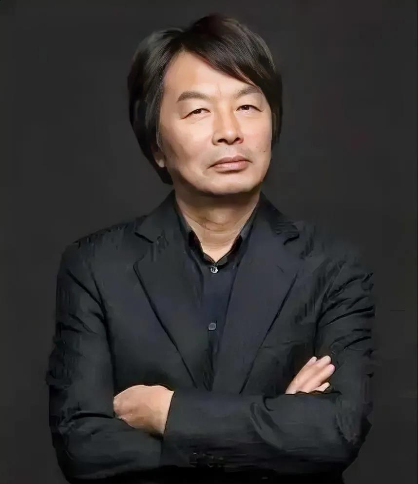 刘震云说：“男人丧偶，不出100天，必定另寻新欢，不是薄情寡义，而是阴阳之妙，
