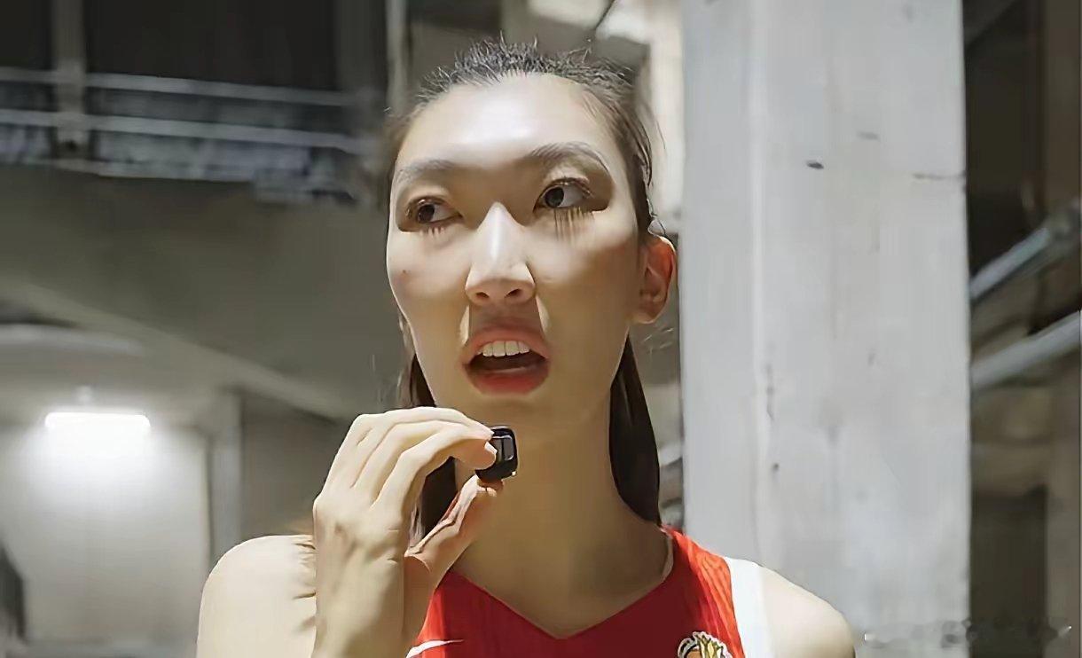 罕见！韩旭谈李月汝错过女篮世界杯:​“很显然，这不是她的错，这肯定是哪个环节出了问题！我跟她发了消息