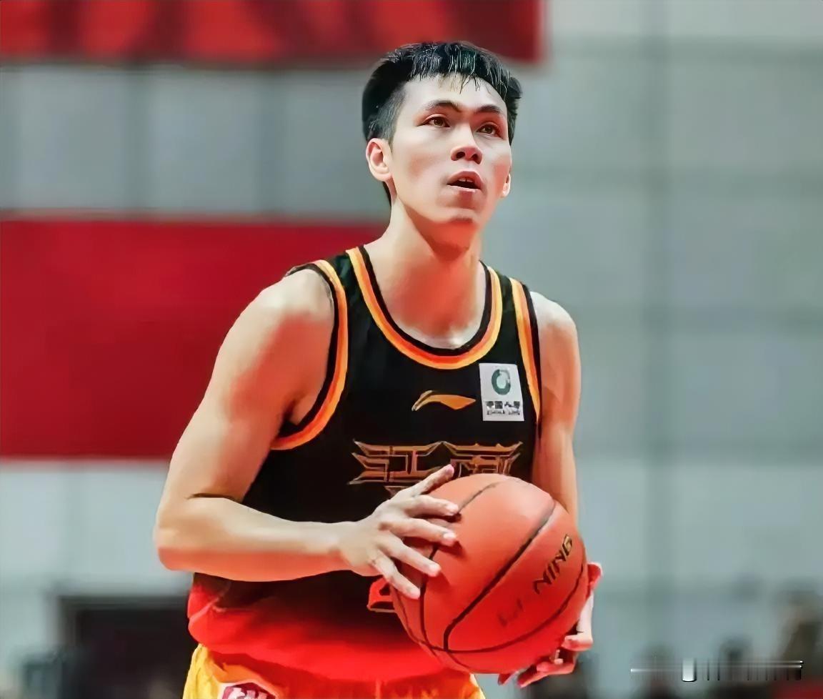 有种强烈的预感，庞铮麟很有可能挤掉赵继伟和徐杰，进入国家男篮12人大名单，成为国