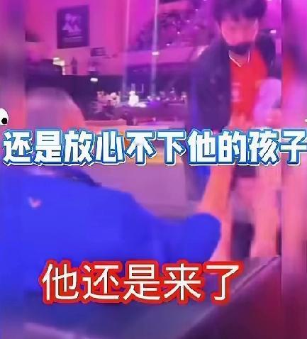 真放心不下呀！刘国梁悄悄的去现场支持国乒。成都混合团体世界杯，国梁去了。在场