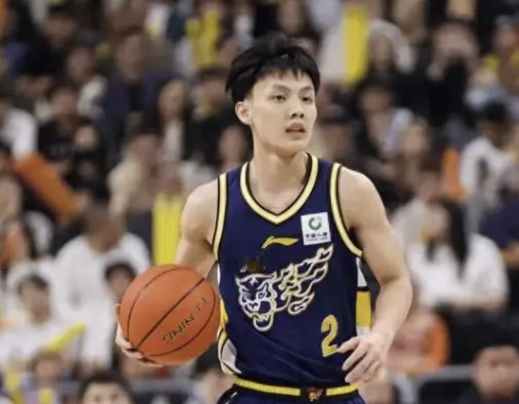 大家发现没，今晚19点35分，广东男篮将主场对阵宁波男篮，这场比赛不仅是广东队的