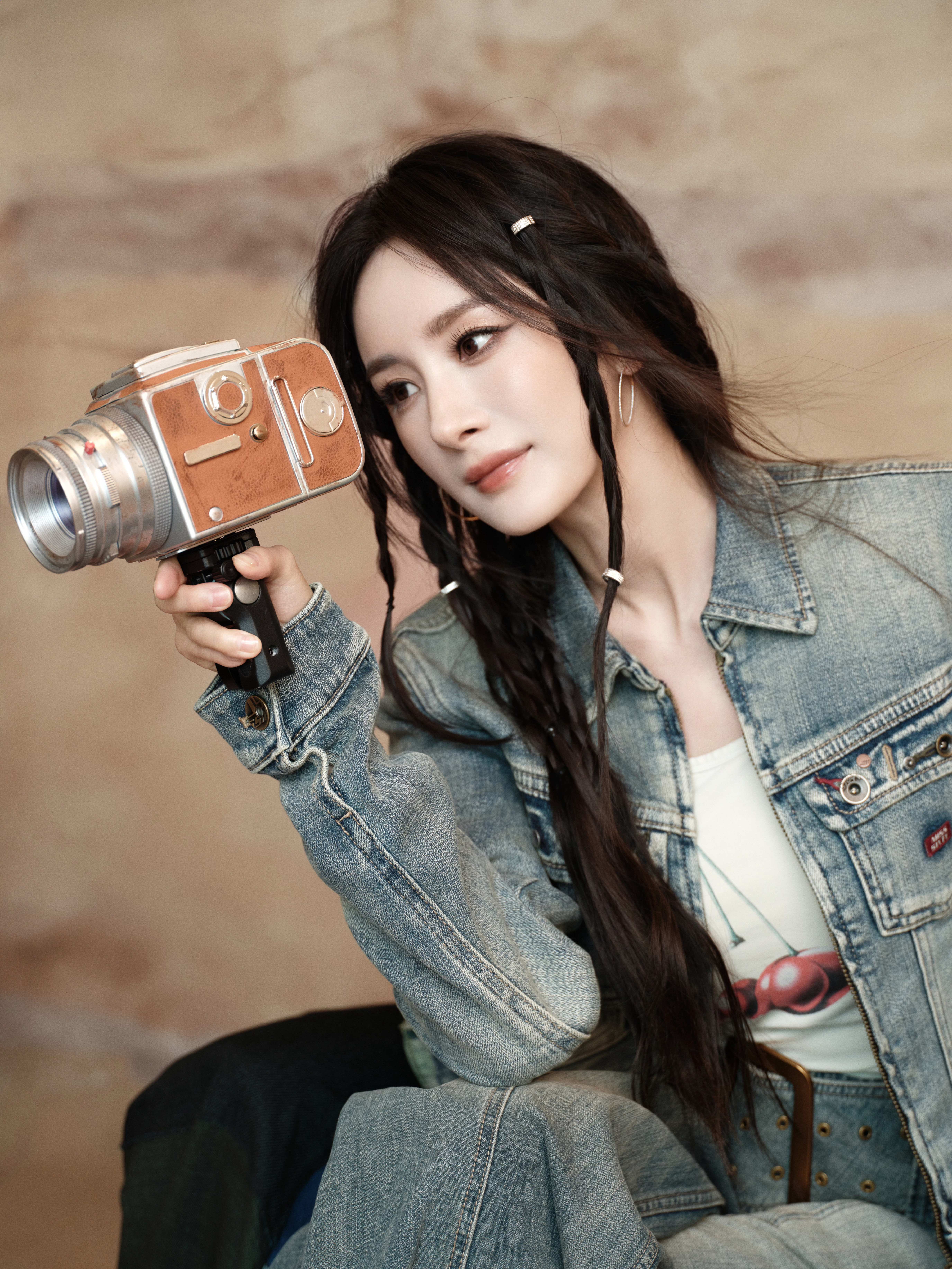 杨幂杨幂编发好漂亮的编发，酷酷的丹宁girl