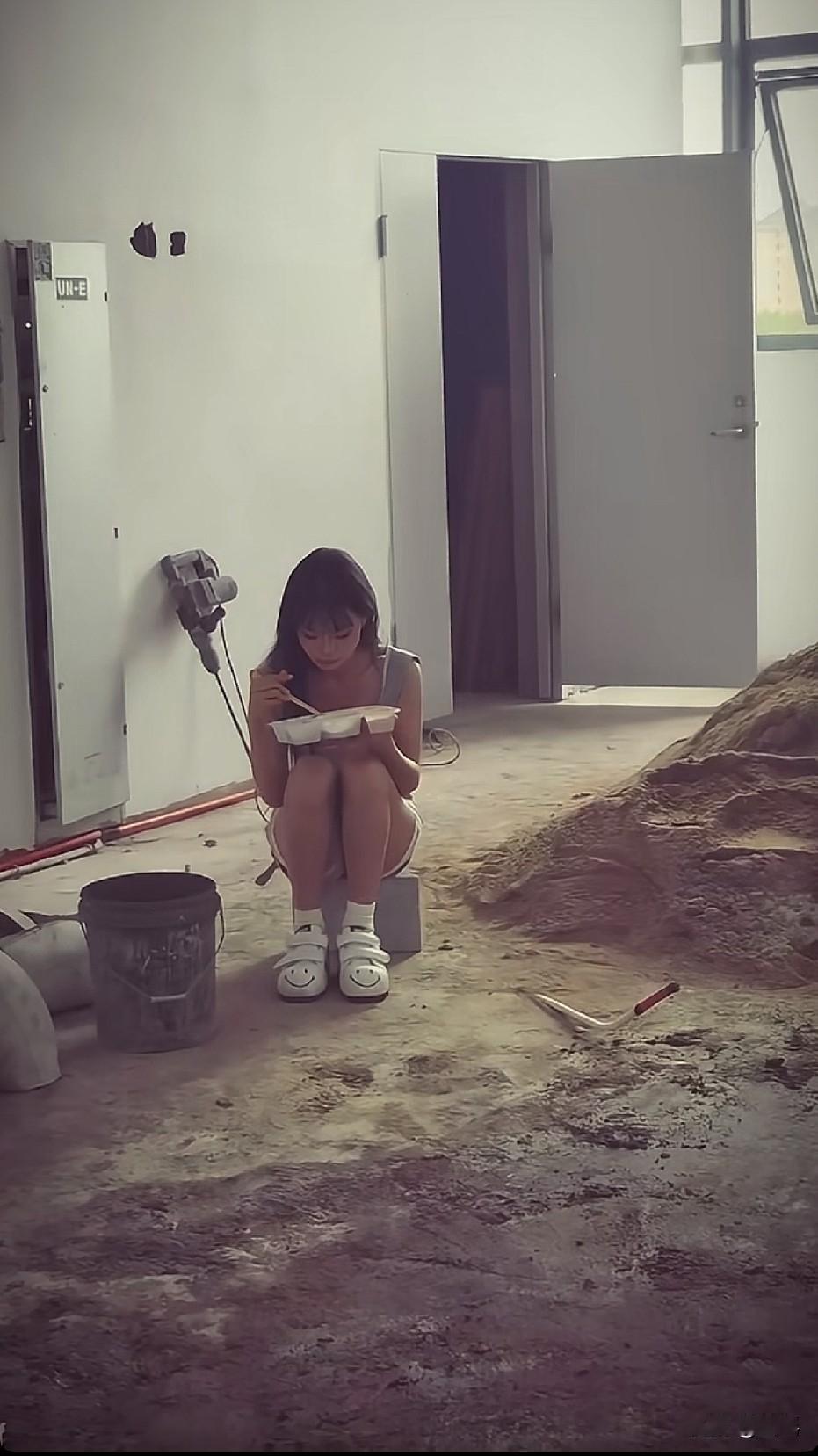 下次记得穿破点，这样没人可怜🌚