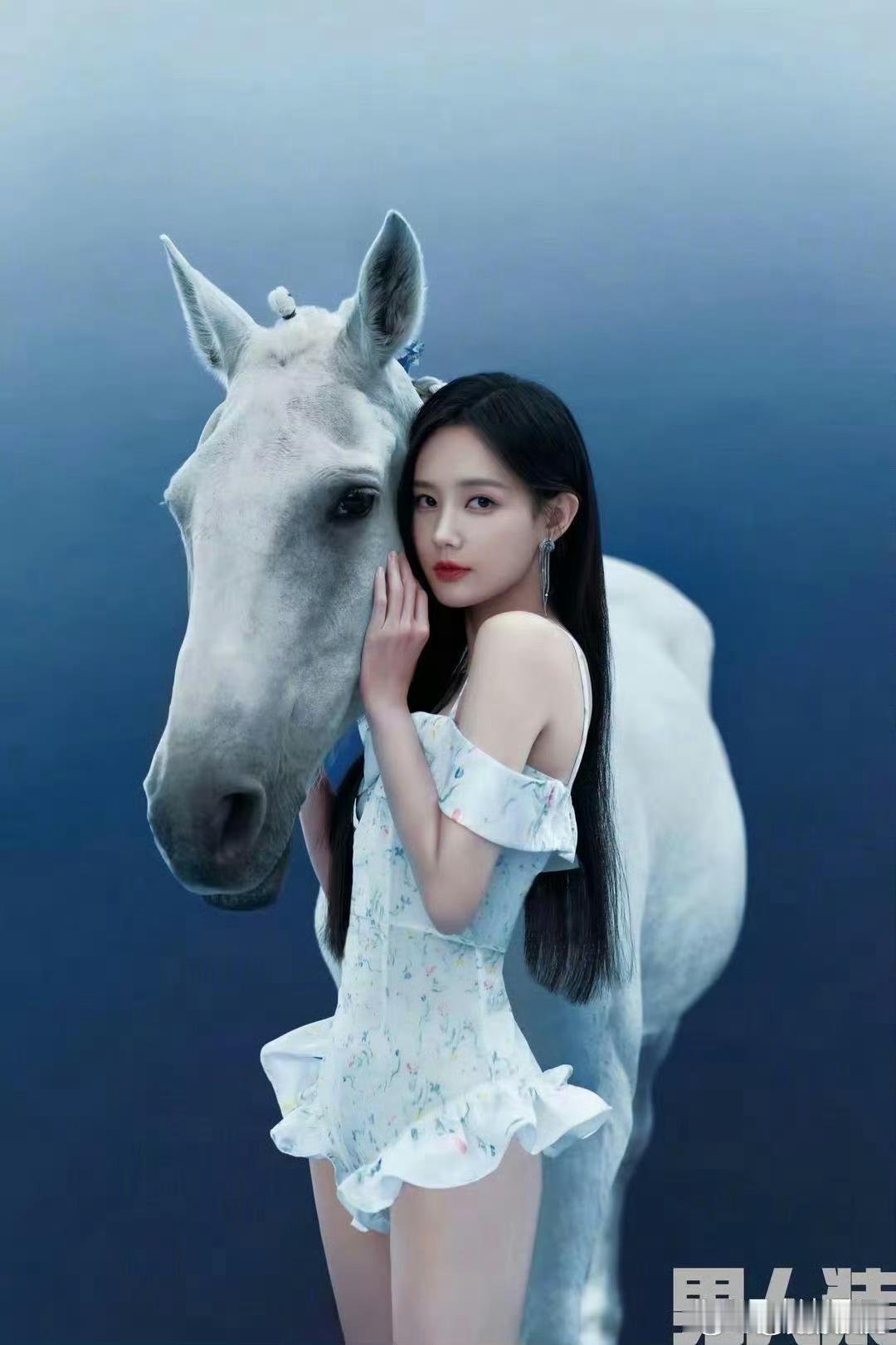 李一桐的男人装封面，非常的大胆，太对味了，妩媚性感有小可爱的感觉 ​​​