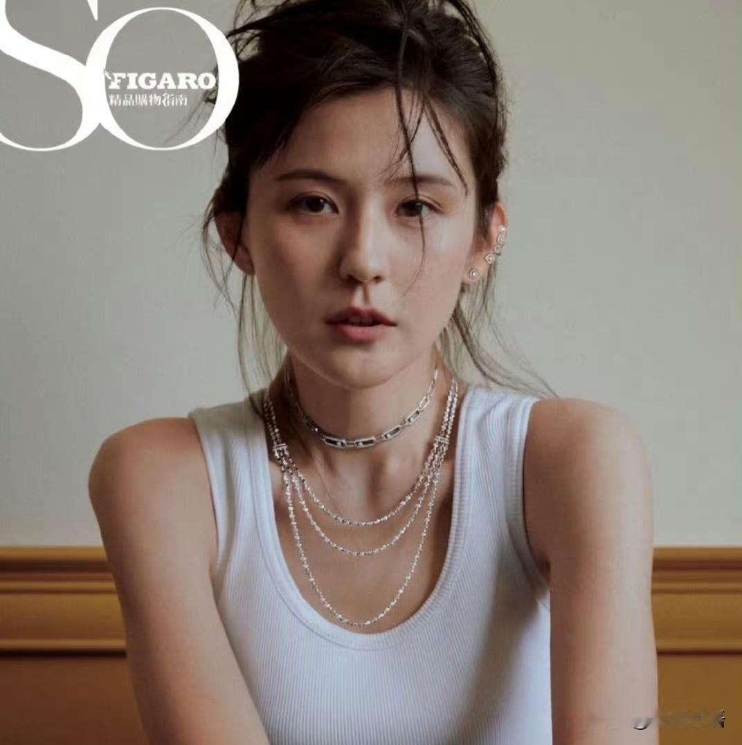 一向敢做敢言的热依扎突然宣布暂停演艺工作，瞬间引发全网热议。原来就在她官宣暂别工