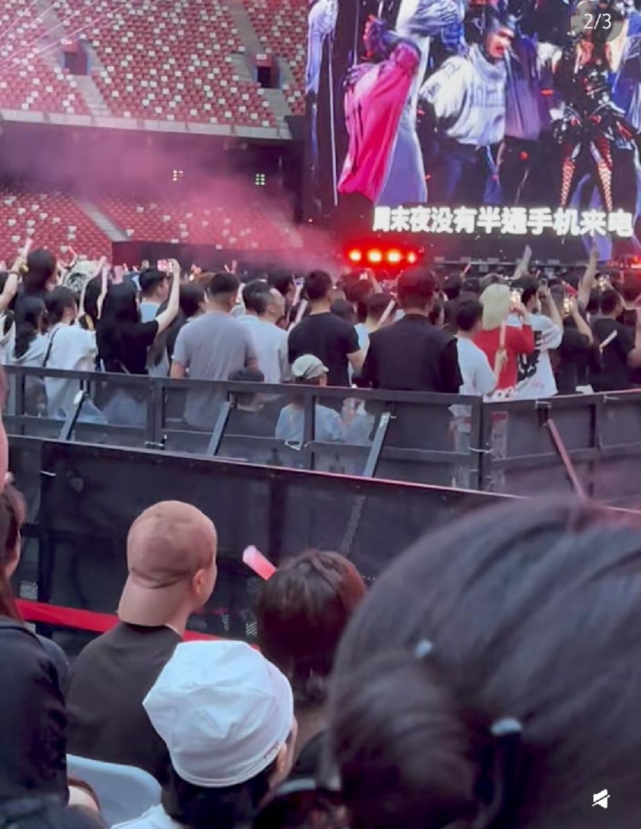 6月12日，马龙与妻子夏露现身蔡依林北京演唱会，二人穿情侣装，衣服颜色一样，夏露