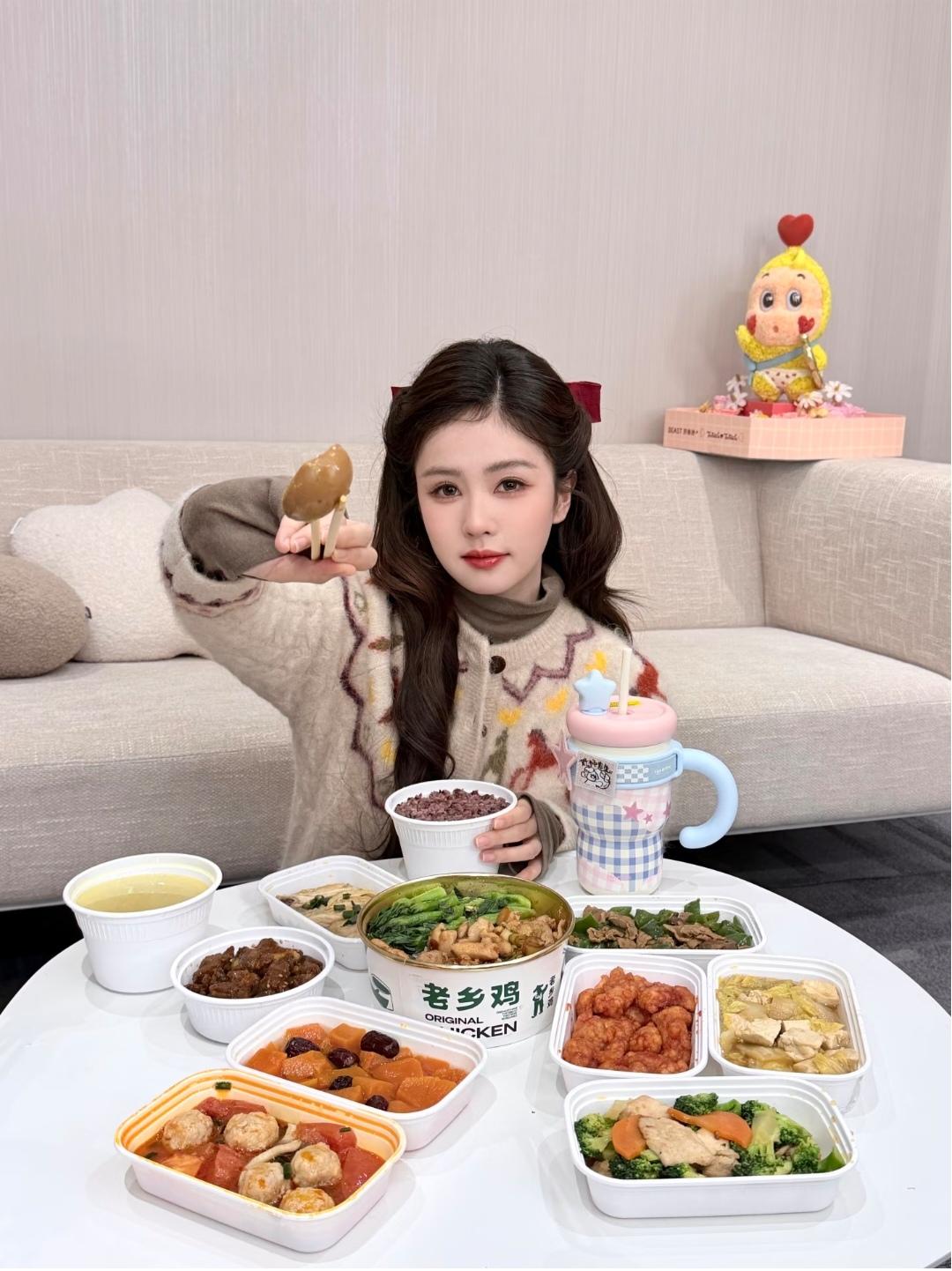 白鹿，这一桌子菜，只有老乡鸡看起来好吃。