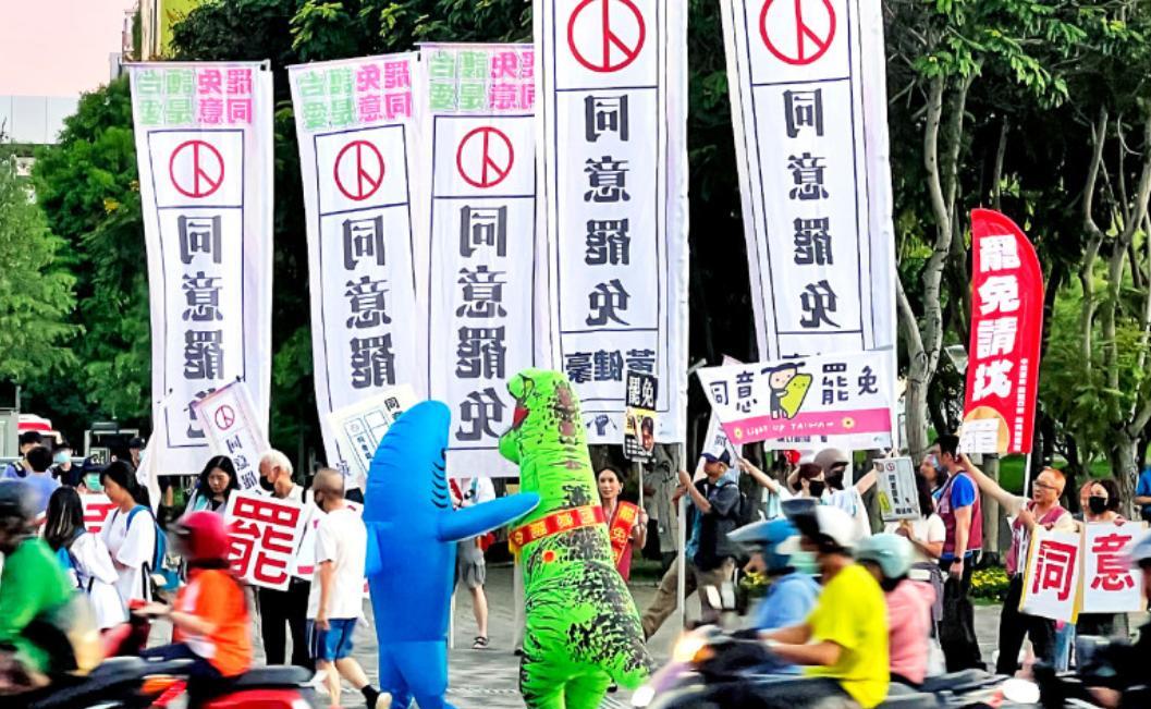 游盈隆分析大罢免！点名“4蓝委最危险”目前共计31位蓝委罢免案二阶连署达标送件