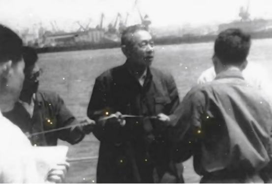 1962年，物理学家束星北的学生找到他，愿为他安排出逃海外。对此，束星北选择了拒