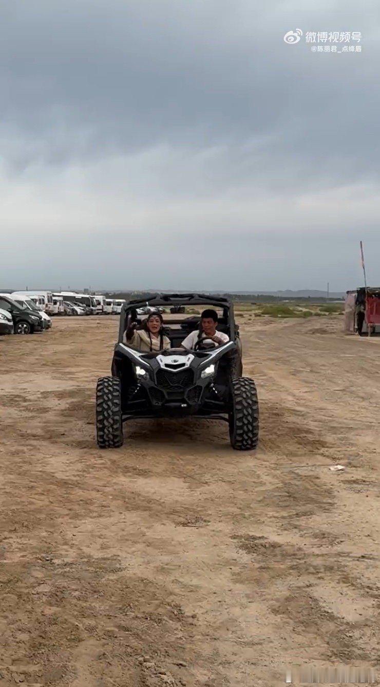 陈丽君阿育娅要坐越野车看到阿育娅要坐越野车那段我笑到打滚，平时那么酷的侠女，看