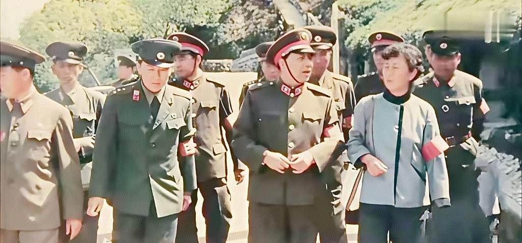 1986年8月，夏末的五圣山仍带湿热，时任北京军区司令员的秦基伟将军，携夫人唐贤