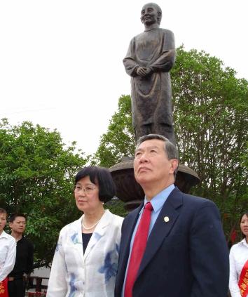 2005年，李昌钰回到故乡江苏省如皋市，为其已故的母亲、旅美百岁华裔李王岸佛女士