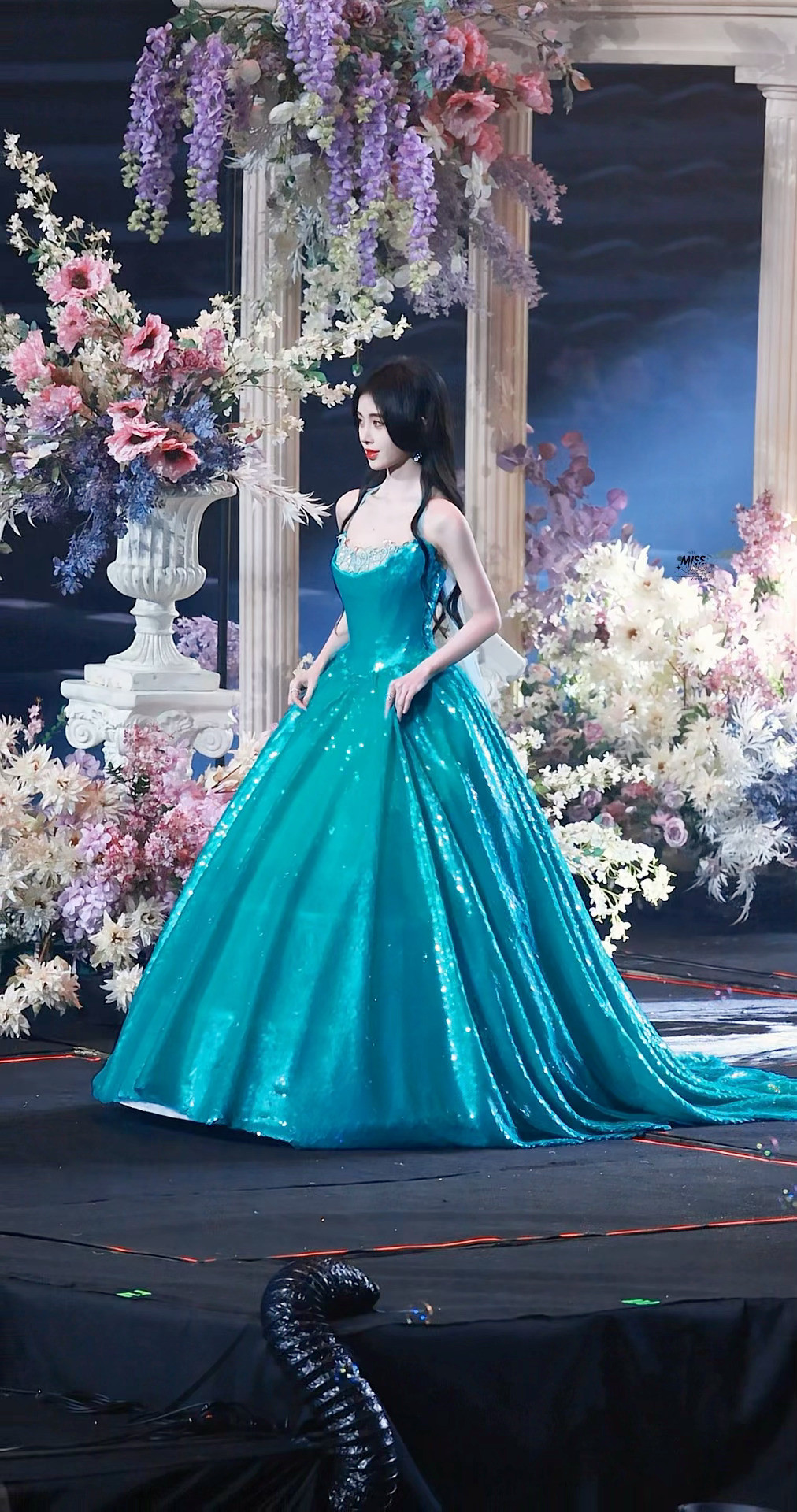 鞠婧祎层层叠叠的裙摆是我的公主梦鞠婧祎罗云熙白鹿宣传肖燕她似野火​