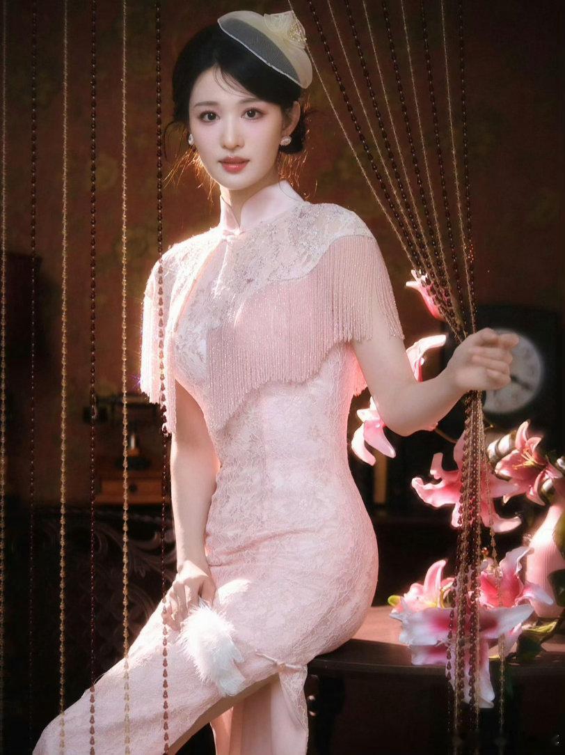 王楚然简直是身段天才谁能抵挡得住王楚然得天独厚的曼妙身段🥹身形高挑舒展，骨肉比