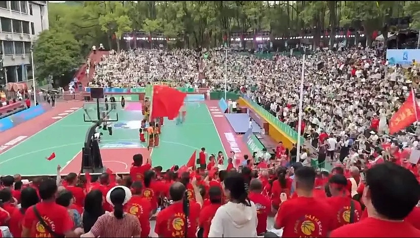 像成毅这样大火屡次回家乡宣传的明星是不是挺好的这线下排面🈶​​​