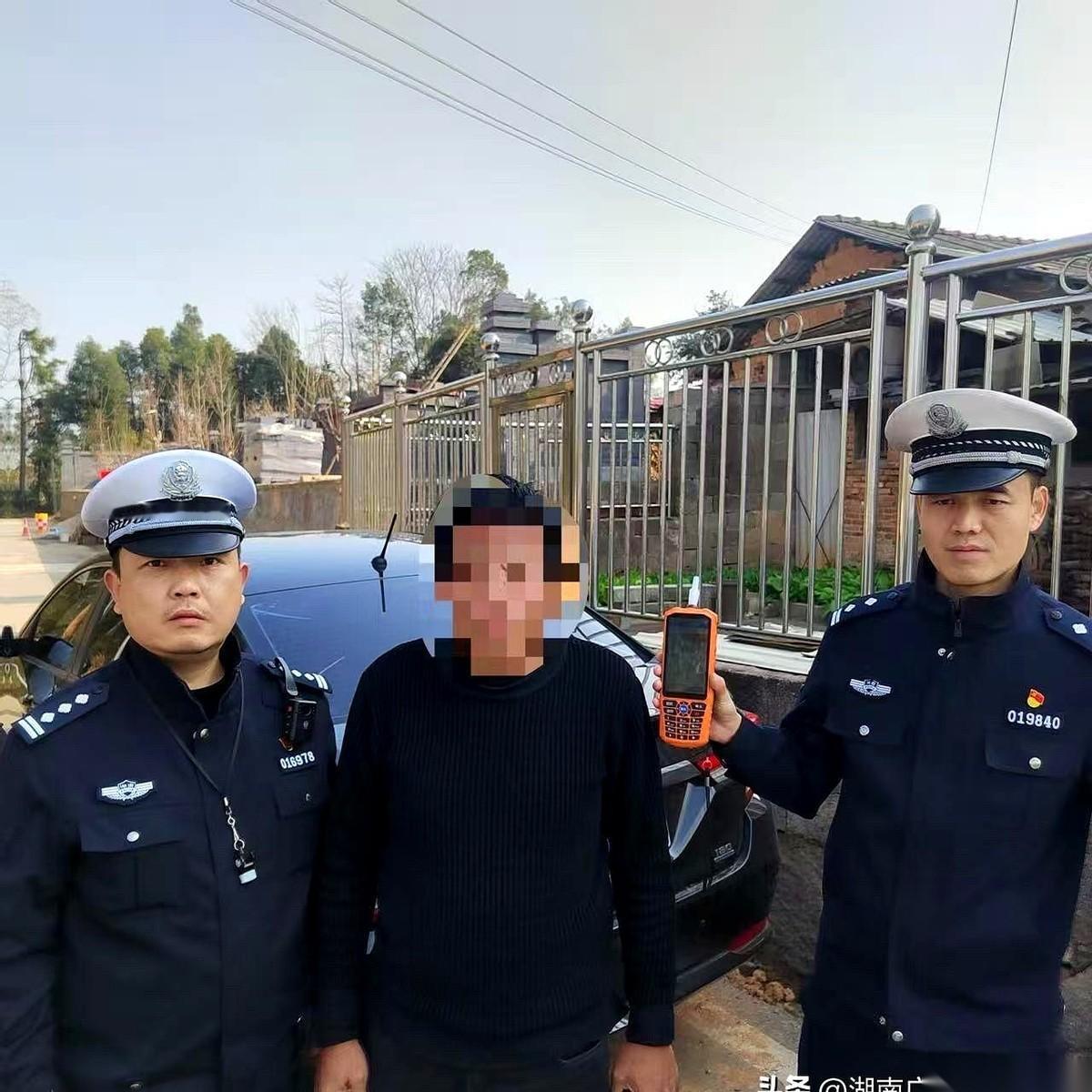 这哥们儿，驾照刚揣兜里，估计还没捂热乎呢。扭脸就又因为醉驾，栽了。而且是“二