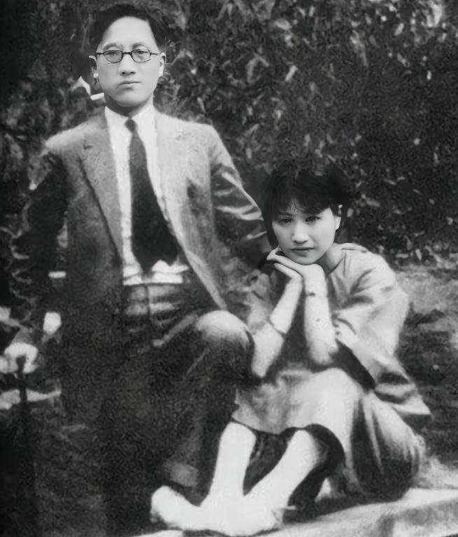 1931年，徐志摩去逛青楼。深夜回家时，见妻子陆小曼已睡，便蹑手蹑脚爬上床。不料
