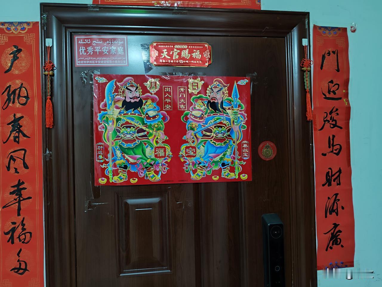 做了12年的邻居，前几年还挺好，我发现这几年对门邻居像是中邪了一样，他们这样做，
