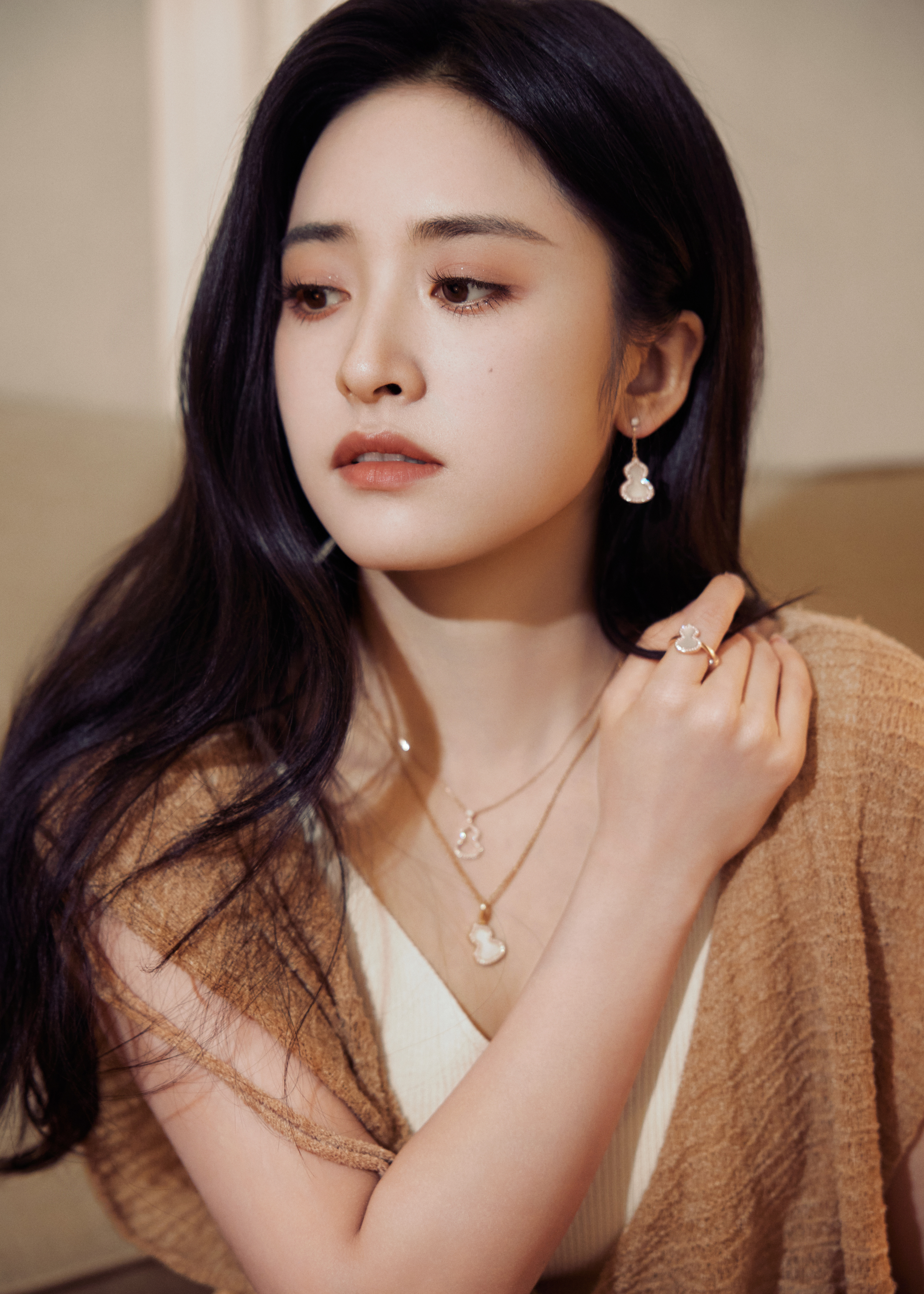 👠沈月沈月感谢喻言帮她捡到三万块的耳夹