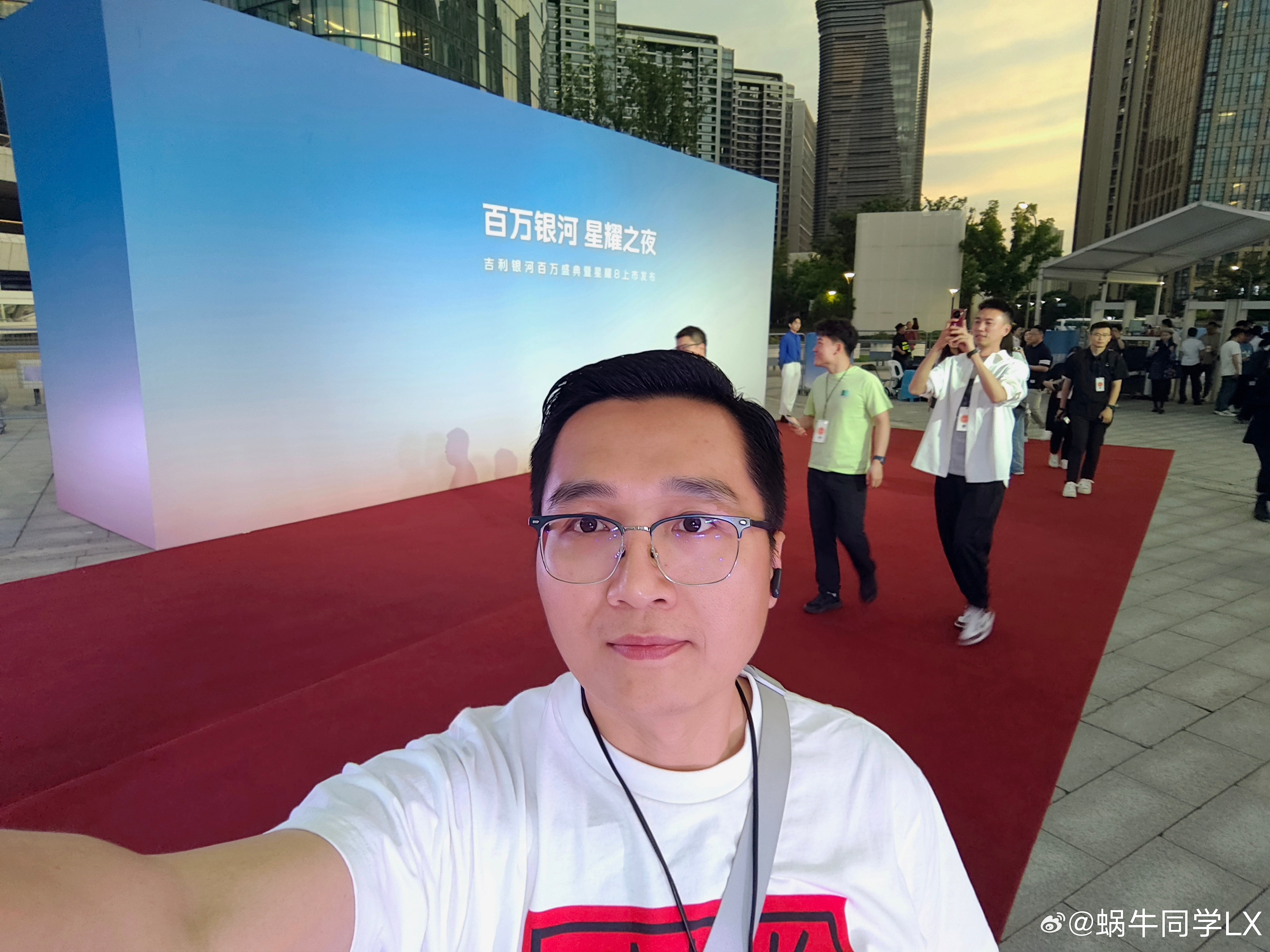 “为美好生活而来”，打卡吉利银河星耀8发布。银河品牌今年达成百万销量，作为吉利最