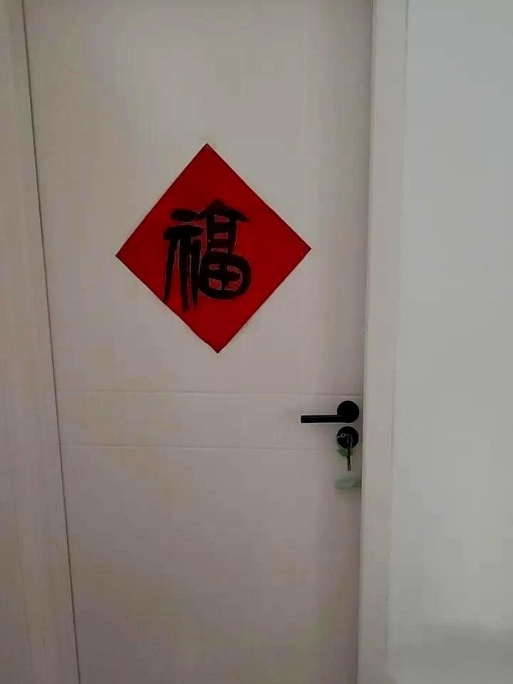 我女儿，985毕业，在家里第三年了。当初在税务局干了三个月，编外的，有一天回来