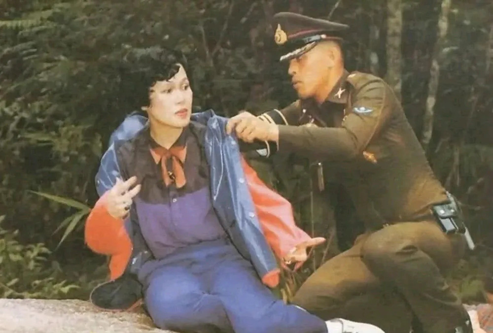 泰王对人忽冷忽热你绝对想不到，泰王这个男人，对待亲近的人