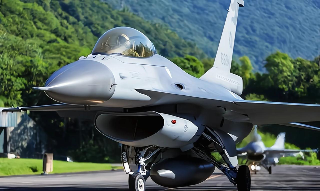 越南计划从美国购买的F-16战斗机具体型号为F-16VBlock70。这种型