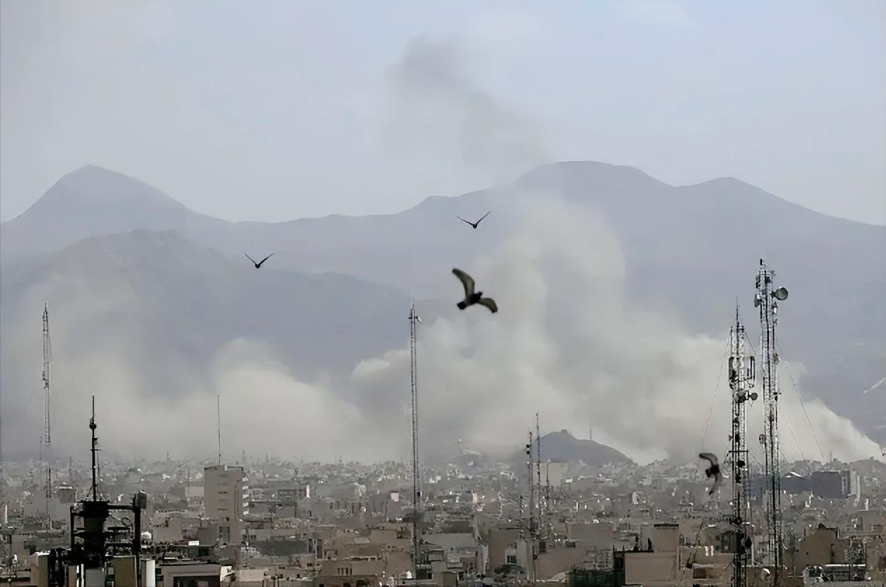 伊朗这波操作，把美以的算盘彻底打烂，也让我们弄明白伊朗简单粗暴的打法了。 美