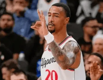 NBA常规赛，快船98-92战胜活塞。本场比赛，快船球员约翰-科林斯出战37分