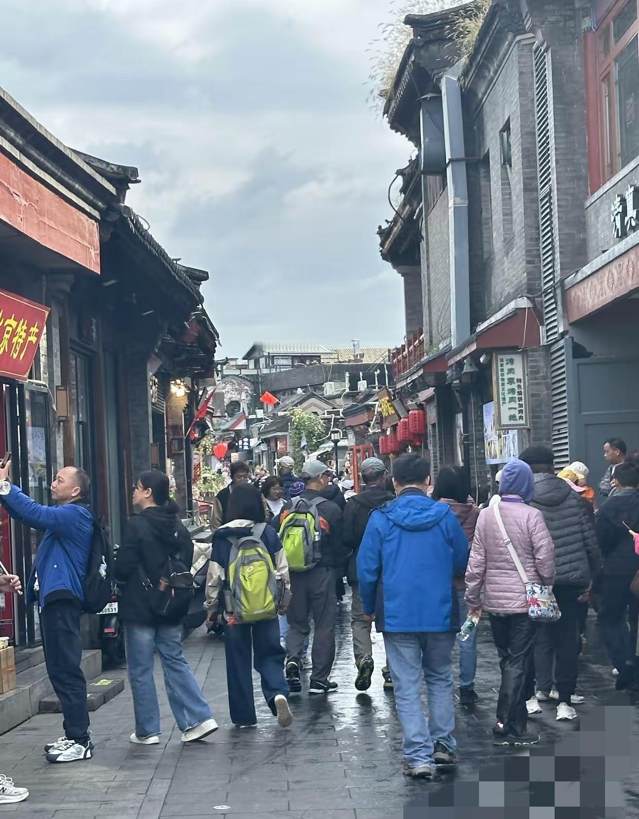 北方人都快冻僵了，南方人却还在喊热——这南北温差简直离谱！我们这边羽绒服早