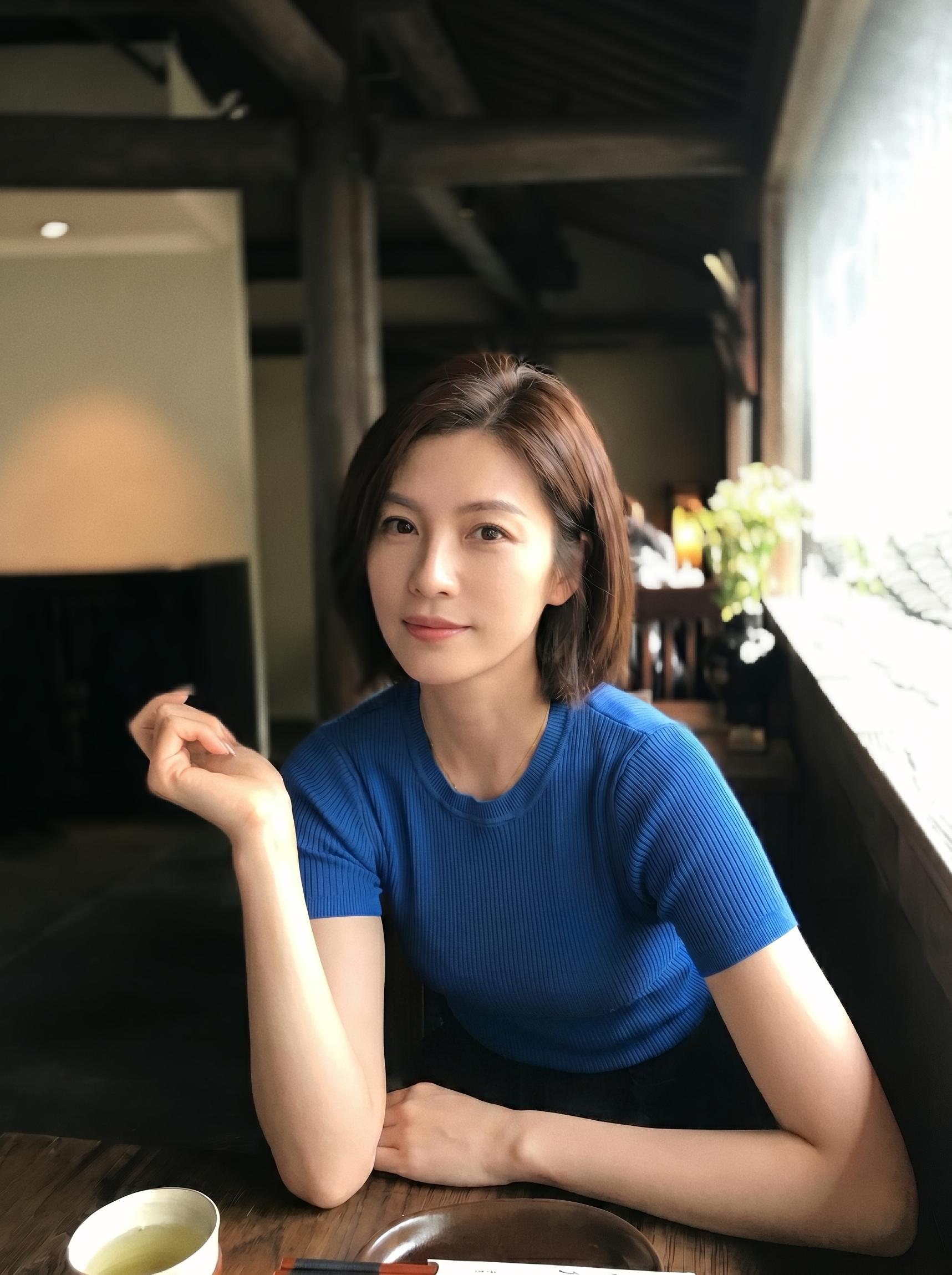 不再依赖姐姐了吗。到了40才发现 人生没什么好在意的 吃多了就锻炼 练...