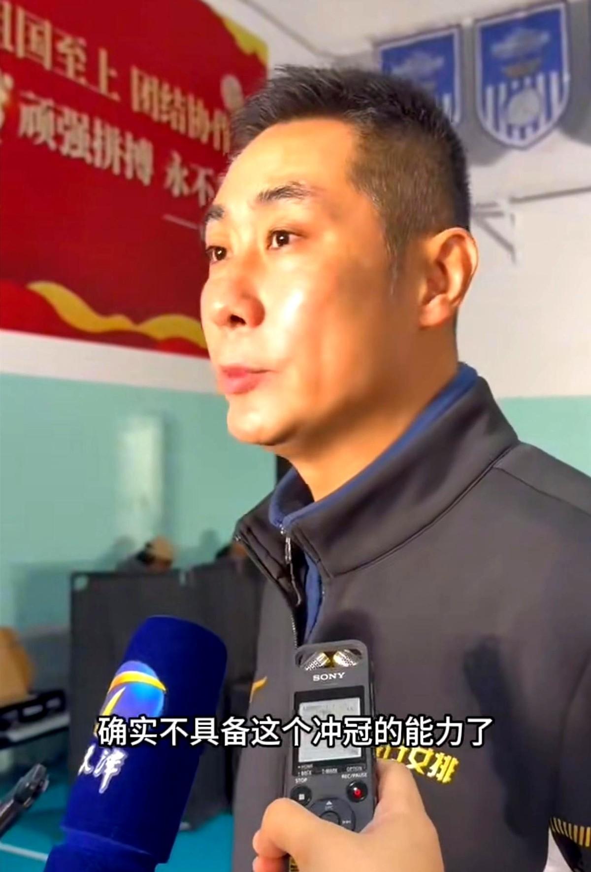 看着李盈莹背起行囊走向土耳其，心里就凉了半截。不是一场球赛输了。是一个时代开