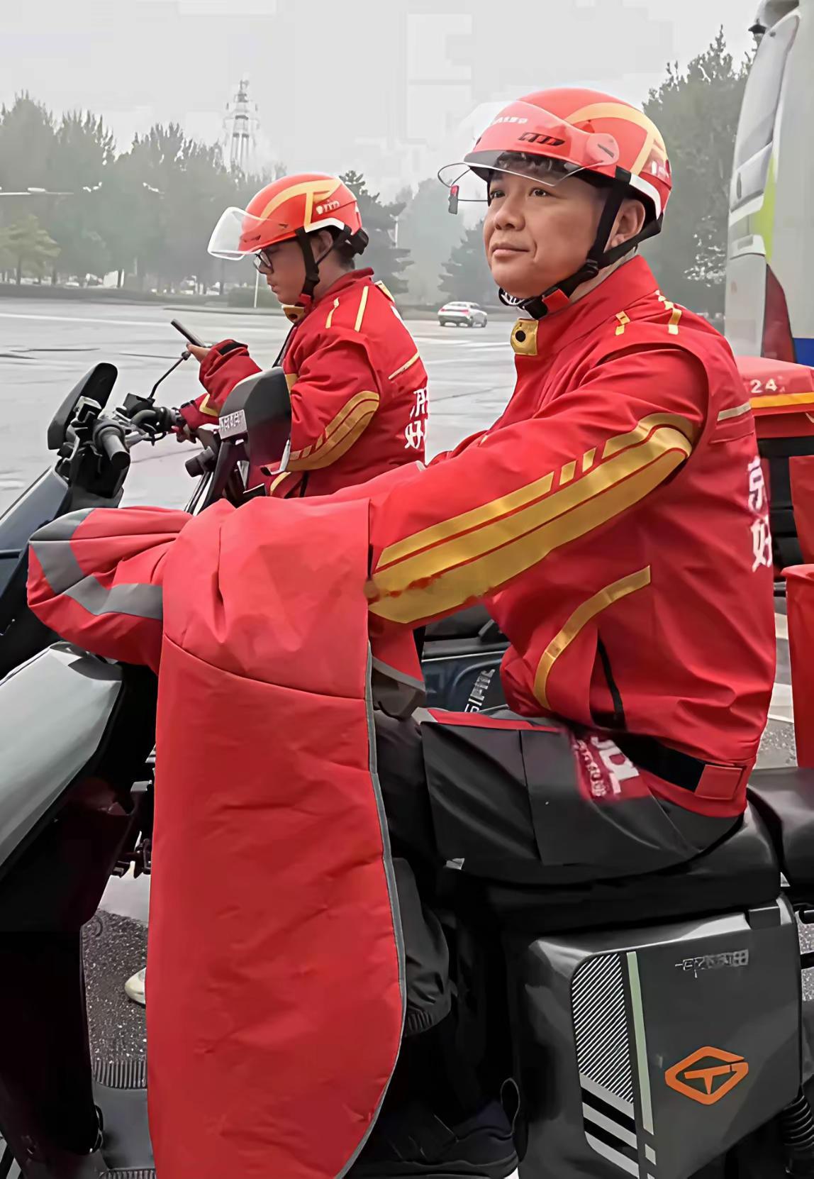 刘强东在辛苦的送外卖，章泽天在不丹爬山[吃瓜][吃瓜][惊恐]感觉两个人的生活追