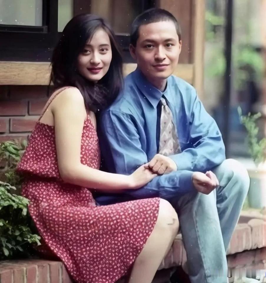 琼瑶的御用男主角第一帅就是马景涛了，他的脸和气质，可塑性多样，几乎适配所有角色，