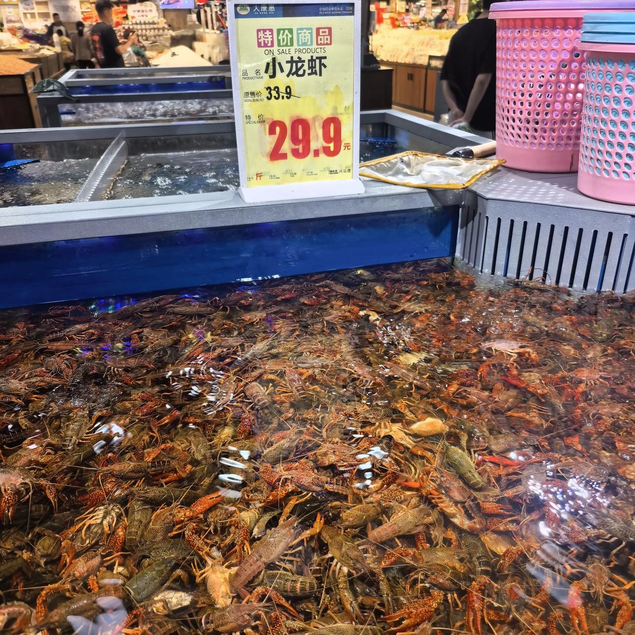 纪念一下2026年的第一顿小龙虾,自己动手丰衣足食，便宜又干净。超市鲜活小龙