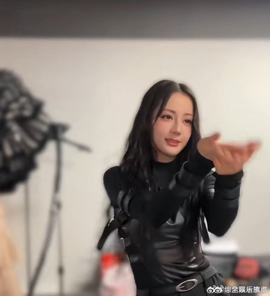 热巴hi6跳舞直拍迪丽热巴好六跳舞直拍你好星期六是心动的感觉，迪丽热巴的跳舞直