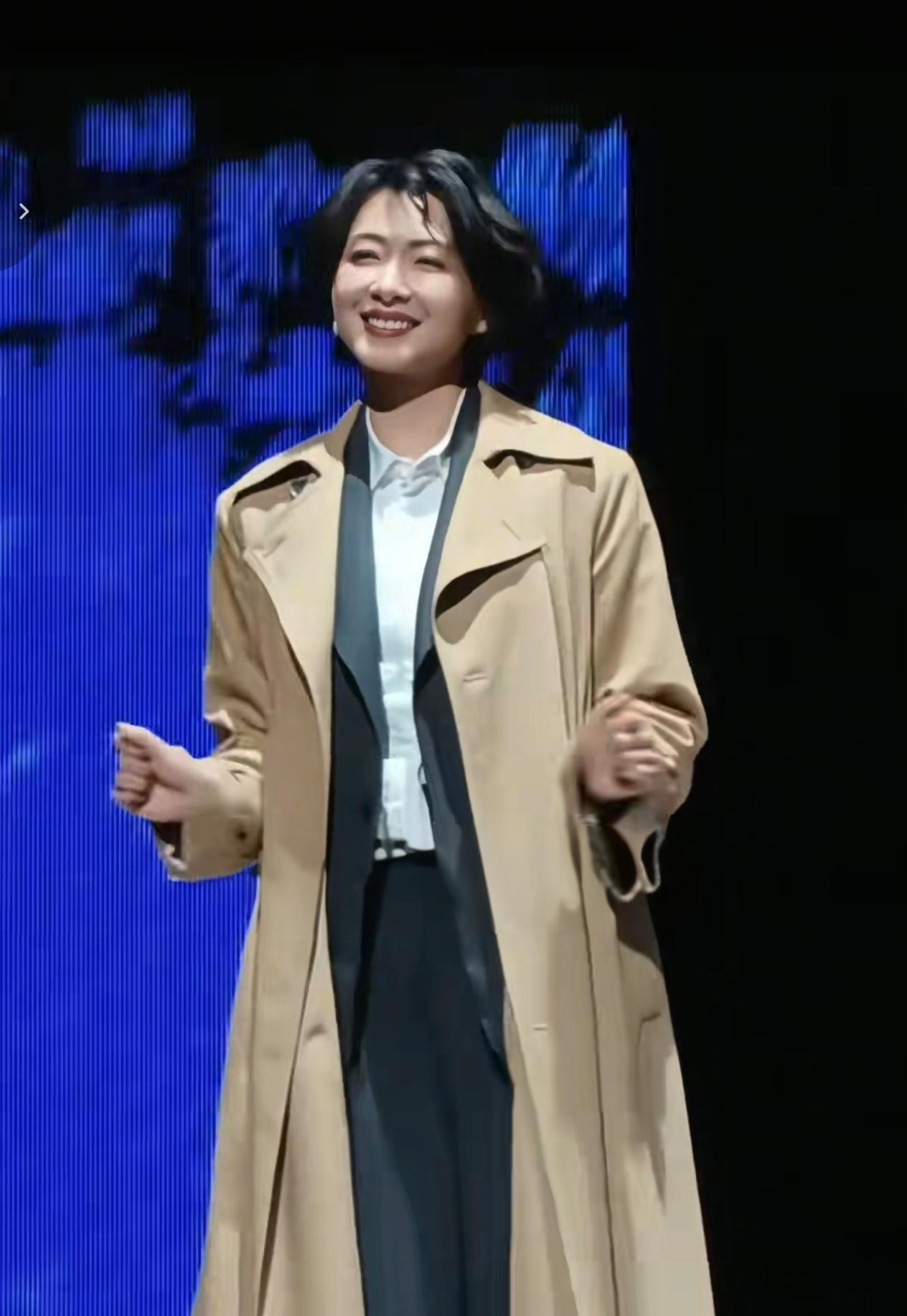 救命！谁能拒绝万茜啊！以前只觉得她演技好，直到这次舞台和《八千