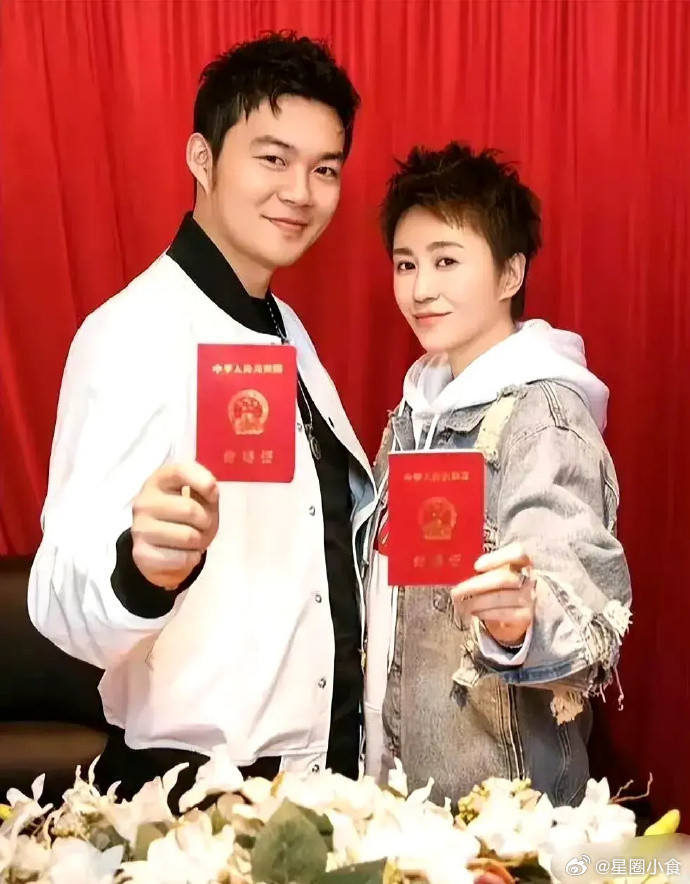 马丽和丈夫许文赫才结婚5年，男方的变化太大了，根本看不出来马丽比他大11岁