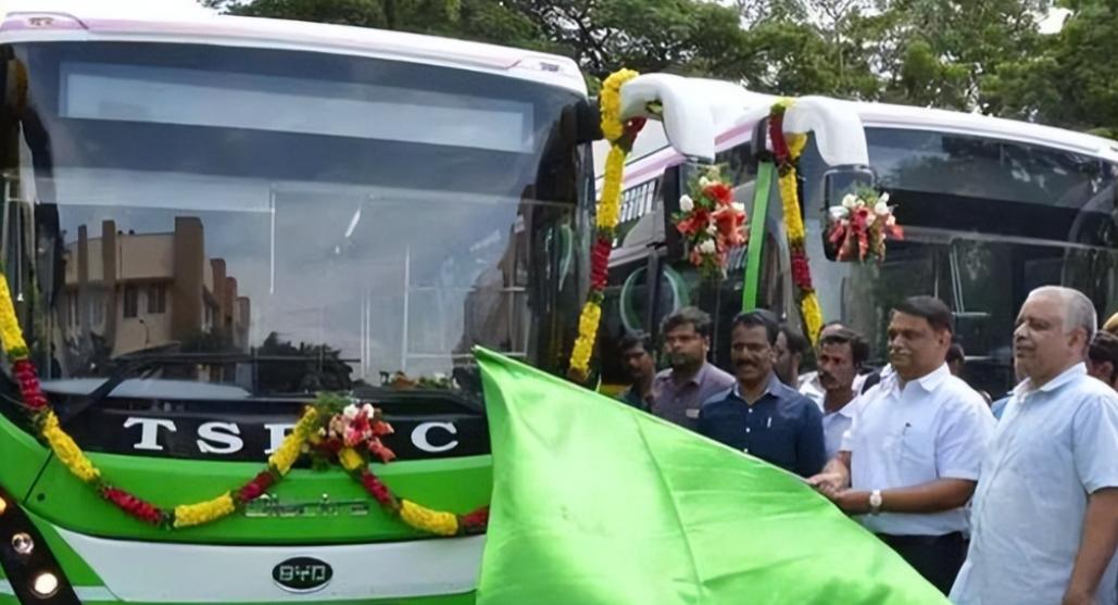 据印媒报道，印度商务部严重谴责中国比亚迪，让印度人先付款后提车的商业行为。印媒说