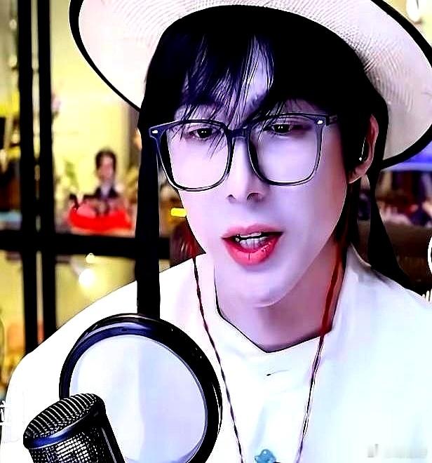 刘宇宁以一千万的房产作为抵押，投资于音乐事业，却意外赚取了六千万元。在201