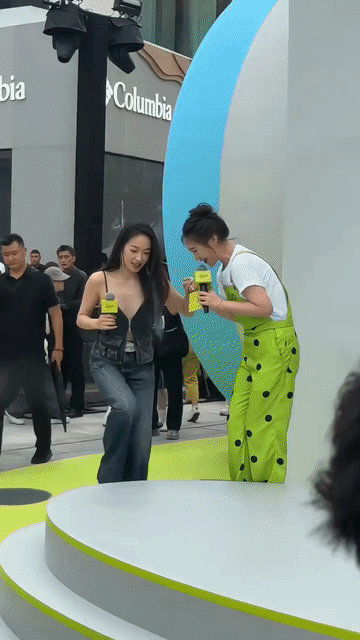 宋雨琦胜在年轻肤白，但宋茜成熟优雅也不逊色！尽管宋雨琦小了宋茜13岁，但两个人站